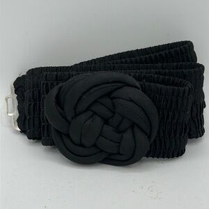 Pretty black rosette stretch belt